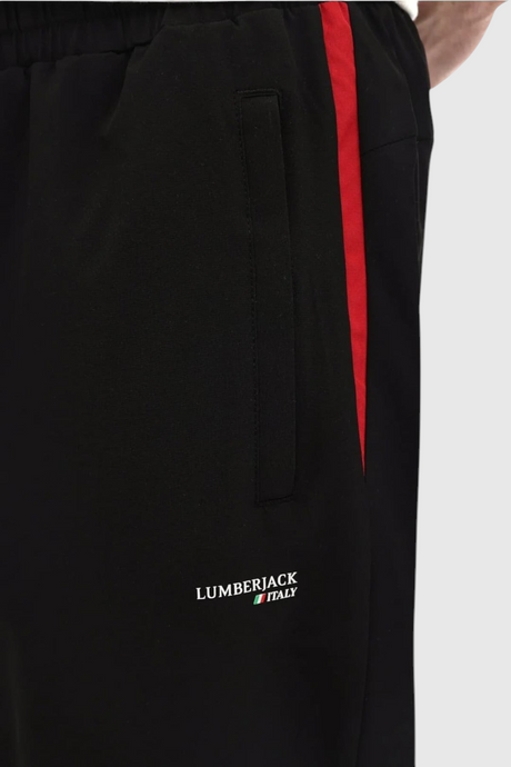 Sporline Lumberjack siyah erkek eşofman altı, yan tarafında kırmızı şerit detayı ve marka logosu ile slim fit tasarım.