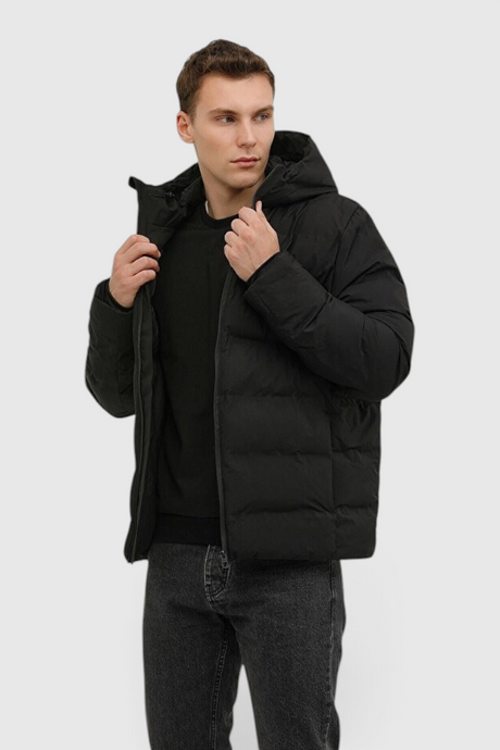 Sporline Lumberjack erkek siyah kapüşonlu şişme kısa kaban, %100 poliamid kumaş, regular kesim.