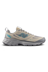 Sporline New Balance 410 erkek spor ayakkabı, bej ve gri tonlarında, yan kısımlarında turkuaz detaylı N logosu ile.