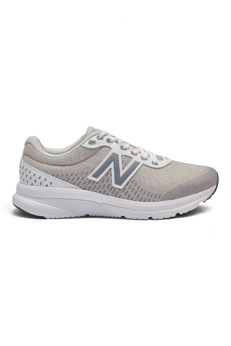 Sporline New Balance M411GI2 gri erkek koşu ayakkabısı, nefes alabilen file saya ve konforlu EVA taban tasarımı.