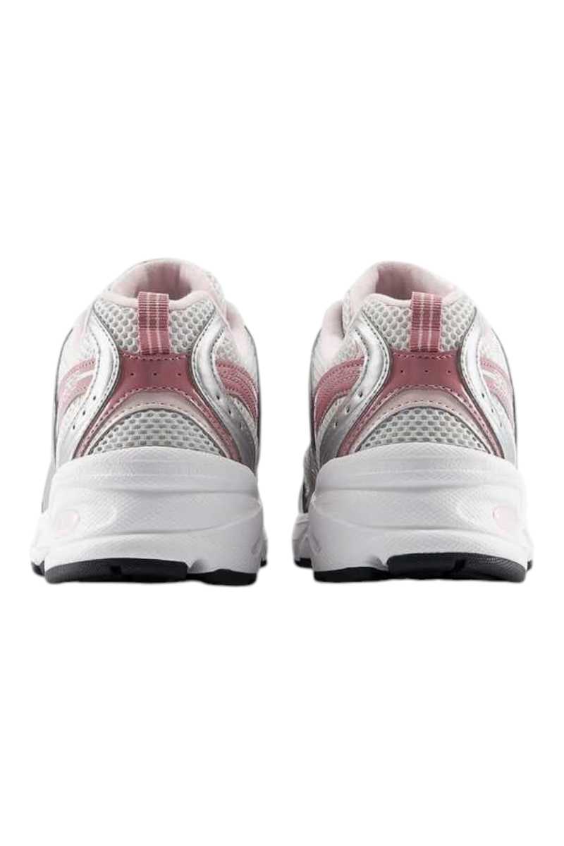 Sporline New Balance U530 gri ve pembe detaylı unisex spor ayakkabı arka görünümü