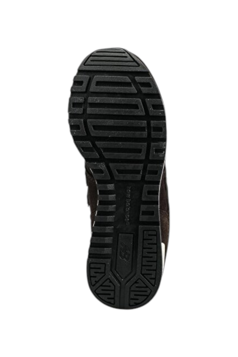 Sporline New Balance W5653RK kadın spor ayakkabısının siyah renkli, tırtıklı kauçuk dış taban görünümü