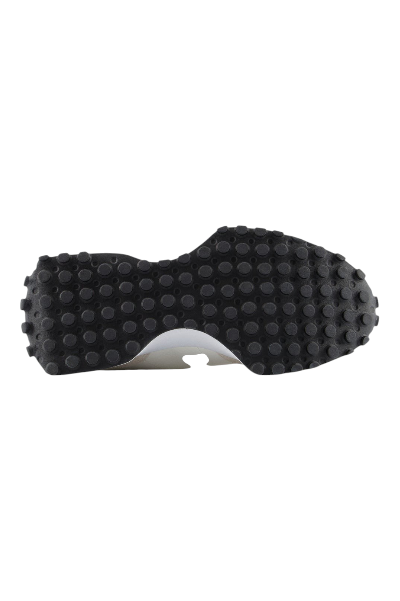 Sporline New Balance W3271UO kadın spor ayakkabısının siyah renkli, tırtıklı kauçuk dış taban yapısı