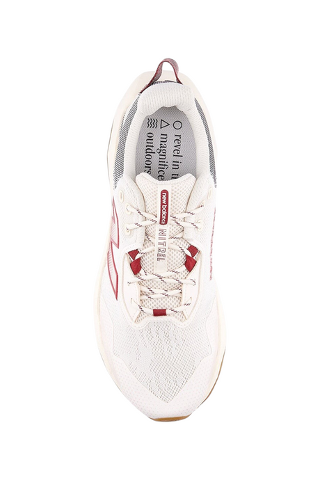 Sporline New Balance Nitrel V6 bej erkek koşu ayakkabısı, DynaSoft yastıklama ve AT Tread dış taban ile üstten görünüm