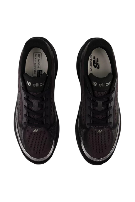 Sporline New Balance MELPS21O siyah erkek koşu ayakkabısı, üstten görünüm, nefes alabilir file detaylı tasarım.
