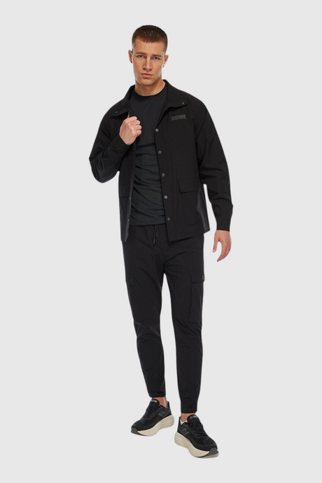 Sporline New Balance siyah erkek mont, hafif dolgulu, dik yakalı ve fermuarlı modern tasarım.