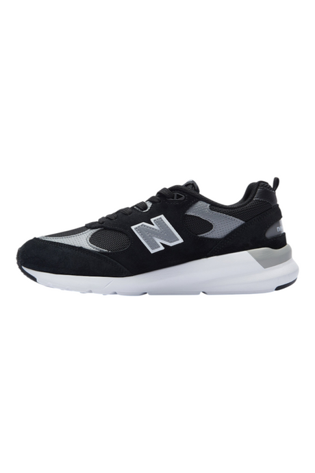 Sporline New Balance WS109LBG siyah ve gri renkli, tekstil ve sentetik malzemeden üretilmiş kadın günlük spor ayakkabı