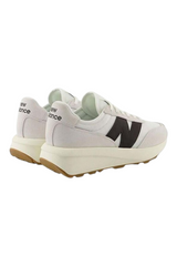 Sporline New Balance U370CA unisex lifestyle ayakkabı, beyaz süet ve file detaylı, siyah N logolu, kauçuk tabanlı