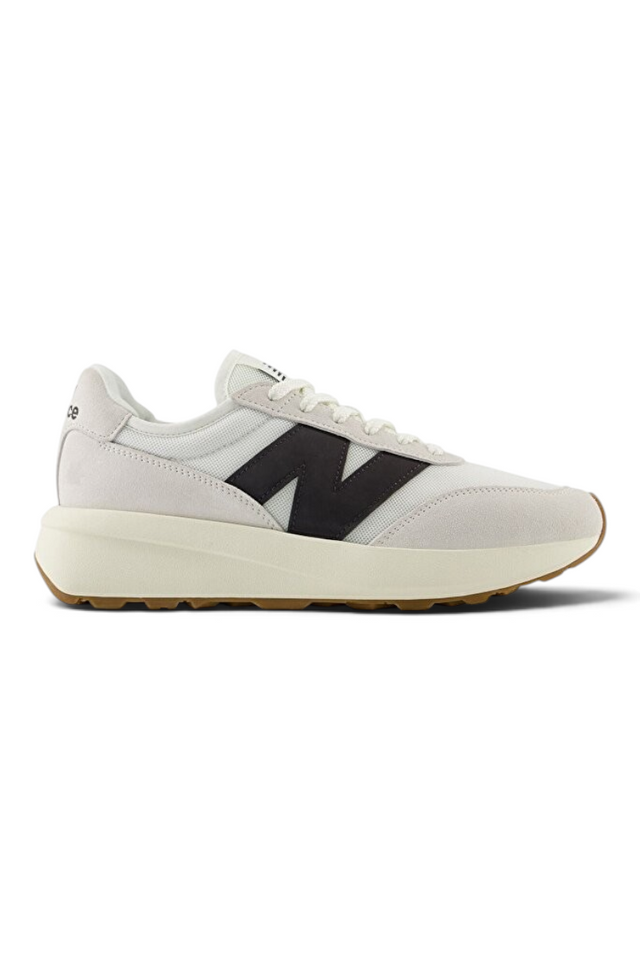 Sporline New Balance U370CA unisex lifestyle ayakkabı, beyaz ve gri tonlarında, siyah N logolu, kauçuk tabanlı spor ayakkabı