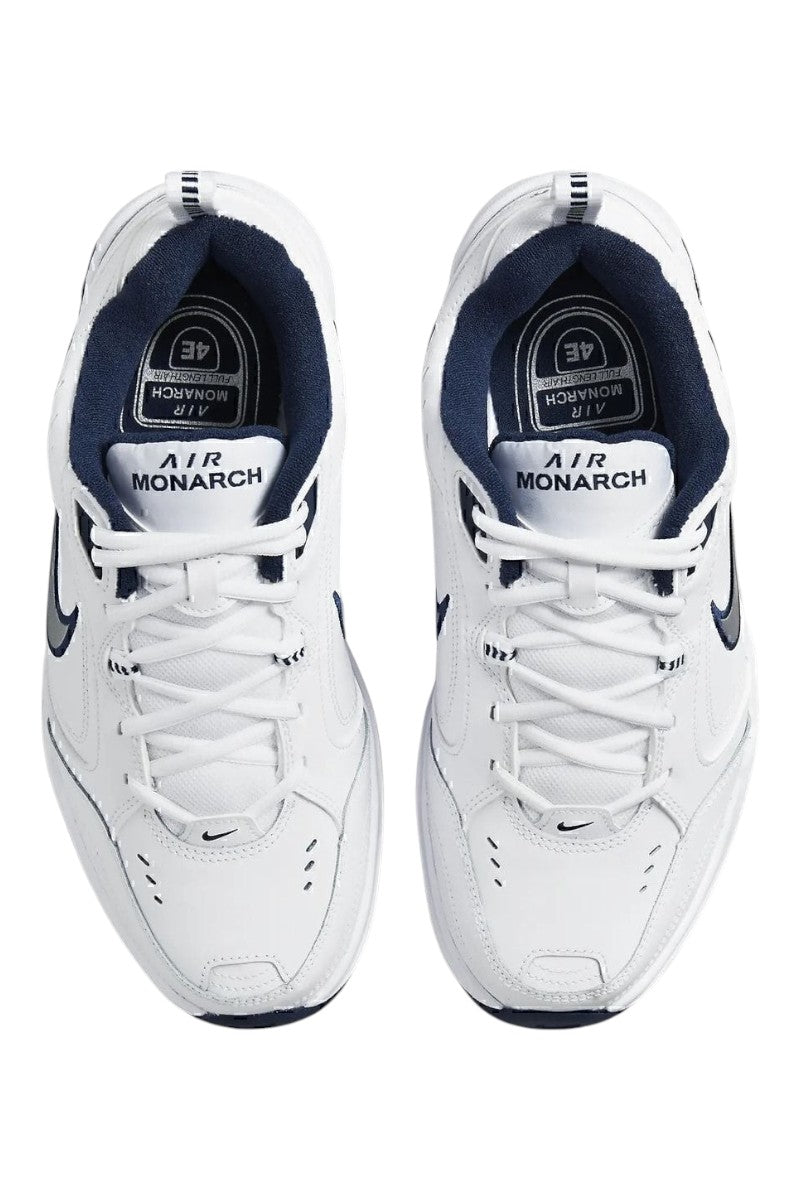 Sporline Nike Air Monarch IV beyaz ve gümüş renkli, bağcıklı erkek spor ayakkabı üstten görünüm
