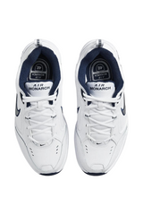 Sporline Nike Air Monarch IV beyaz ve gümüş renkli, üstten görünümlü erkek spor ayakkabı