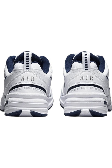 Sporline Nike Air Monarch IV beyaz ve lacivert detaylı erkek spor ayakkabı arka görünümü