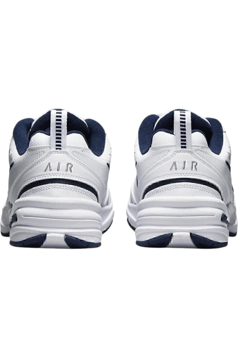 Sporline Nike Air Monarch IV beyaz ve lacivert detaylı erkek spor ayakkabı arka görünümü