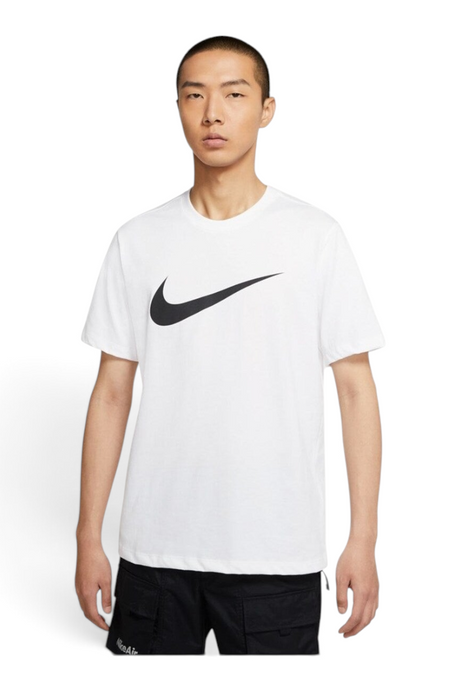 Sporline Nike M Nsw Icon Swoosh beyaz erkek tişört, göğüs kısmında büyük siyah Nike logosu ile