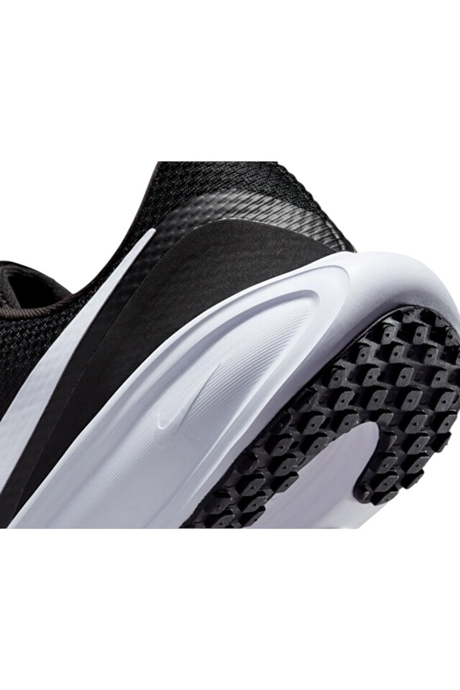 Sporline Nike Revolution 8 siyah koşu ayakkabısının beyaz orta taban ve siyah dış taban detaylı yakın çekimi