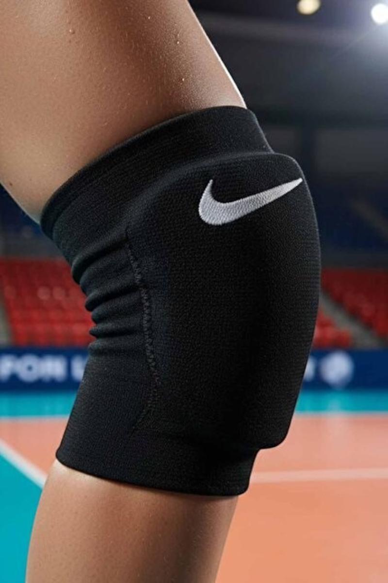 Sporline Nike Essential siyah voleybol dizliği, esnek ve dayanıklı kumaş yapısıyla spor sırasında koruma sağlar.