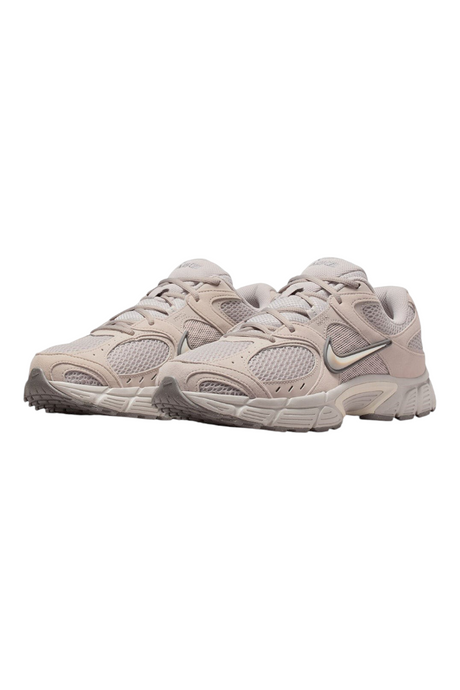 Sporline Nike II6292 V5 RNR kahverengi günlük yürüyüş sneaker ayakkabı, file ve süet detaylı şık tasarım.
