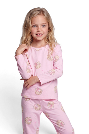 Sporline LC Waikiki pembe desenli kız çocuk pijama takımı giyen sarışın kız çocuğu
