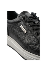 Sporline Pierre Cardin siyah deri erkek sneaker ayakkabı, yan kısımda metal logo detayı ve gri taban tasarımı