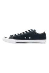 Sporline siyah kanvas Converse Chuck Taylor All Star düşük profilli erkek spor ayakkabı, beyaz kauçuk tabanlı.